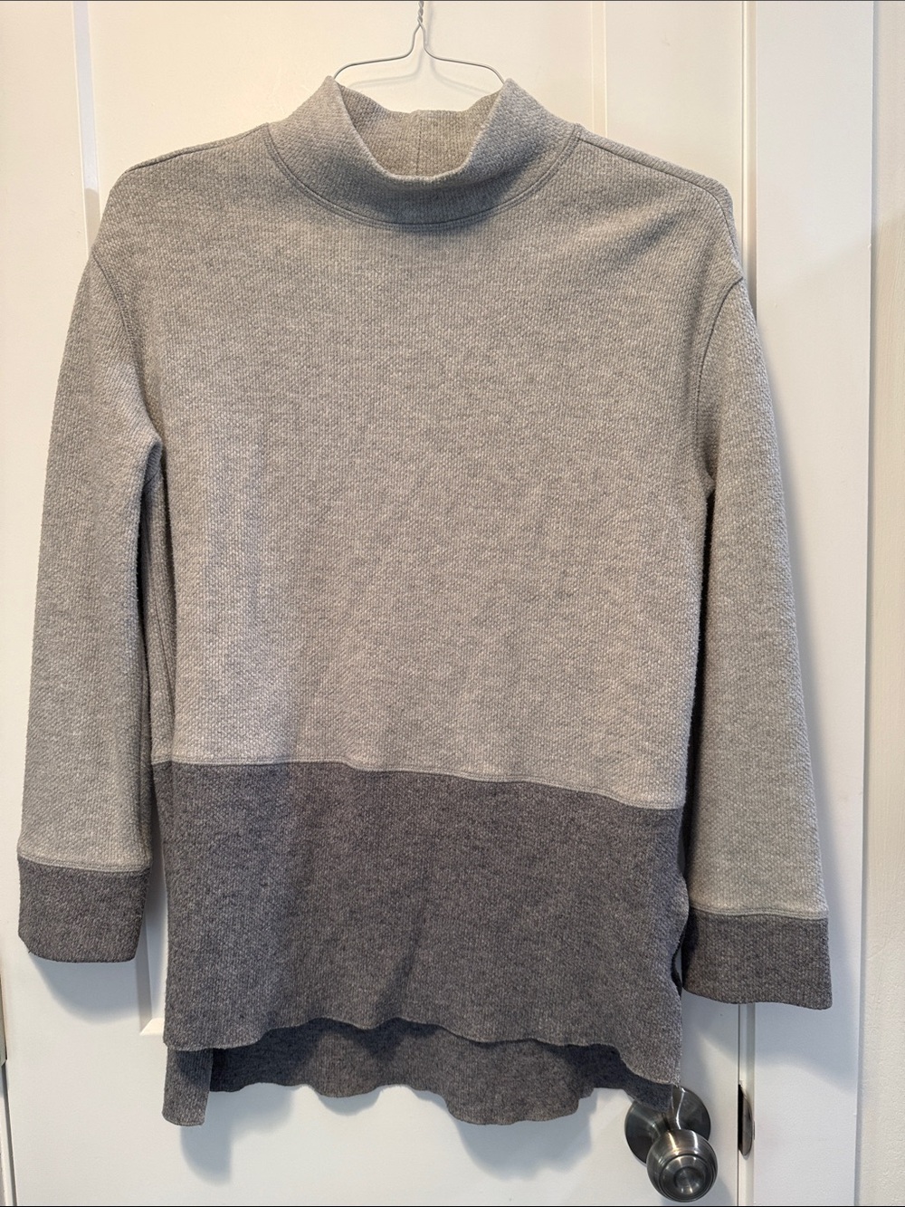 Tru Luxe Jeans Womens  Light and Dark Gray Turtleneck Sweater size M